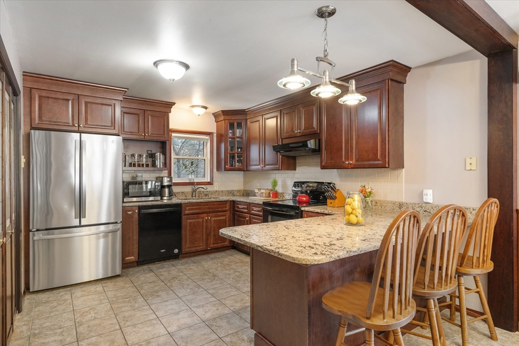 27 Mumford Road Sutton, MA 01590 - Photo 5 of 31