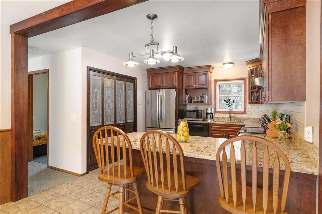 27 Mumford Road Sutton, MA 01590 - Photo 7 of 31