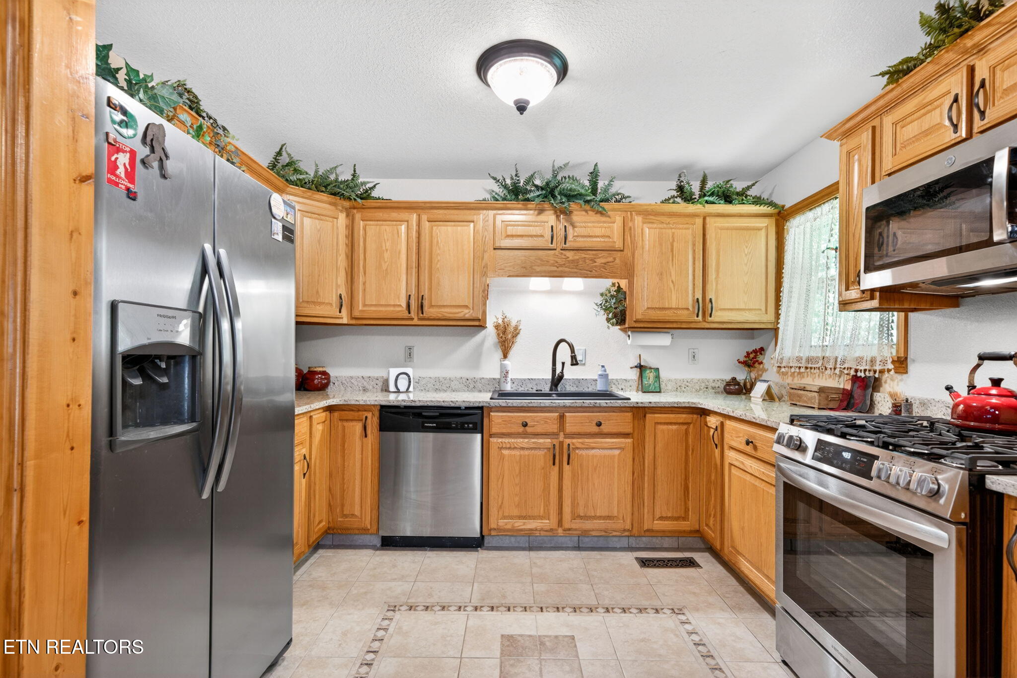 511 Lower River Road Decatur, TN 37322 - Photo 18 of 51 Kitchen w Granite countertops