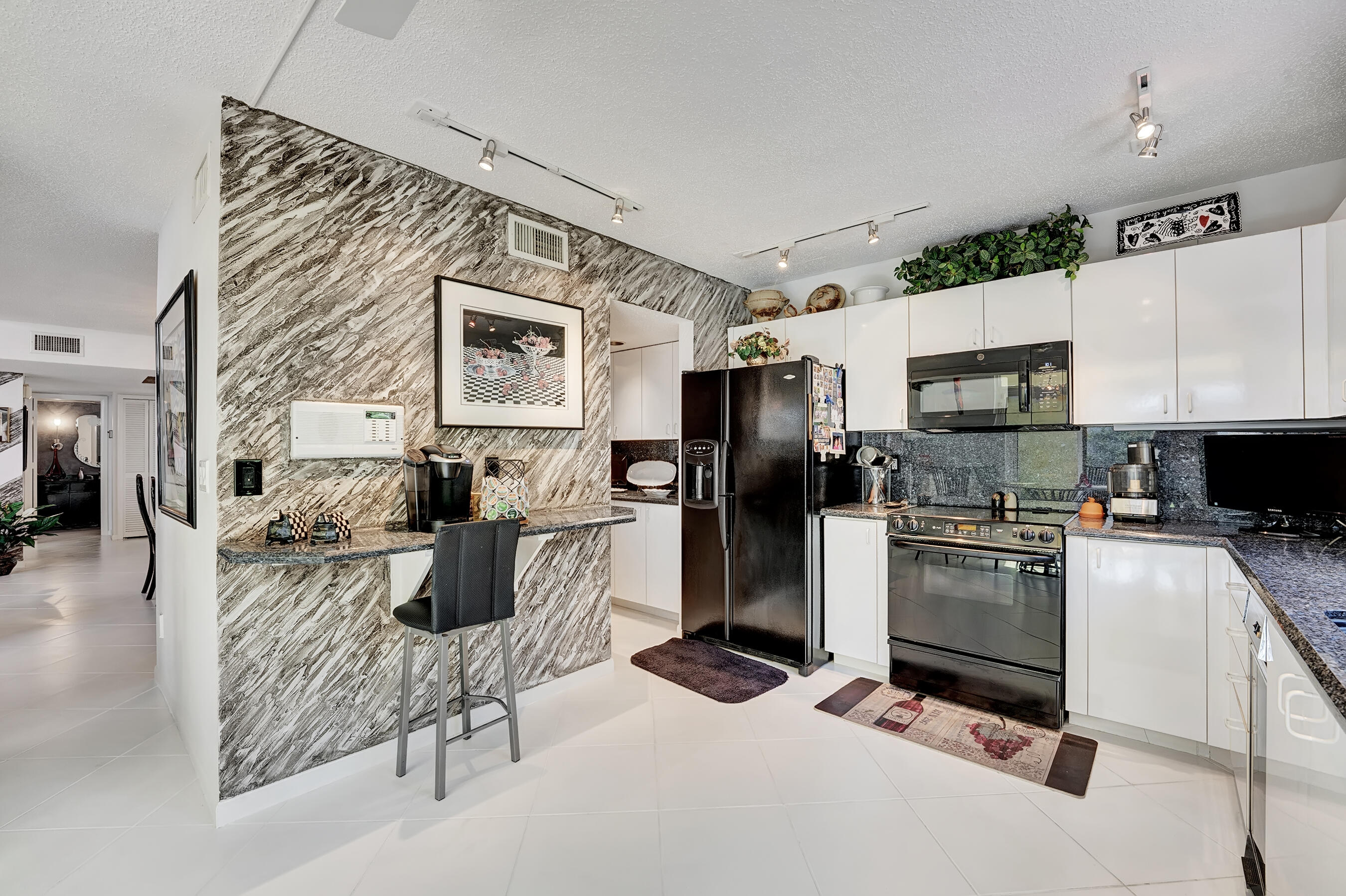 7338 Woodmont Court Boca Raton, FL 33434 - Photo 9 of 34 DSC02650