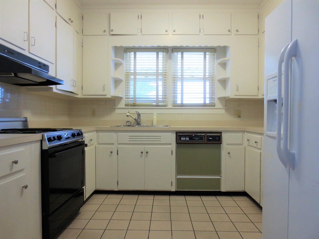 1517 Robeson Street Fall River, MA 02720 - Photo 7 of 30 Gallery Image 7