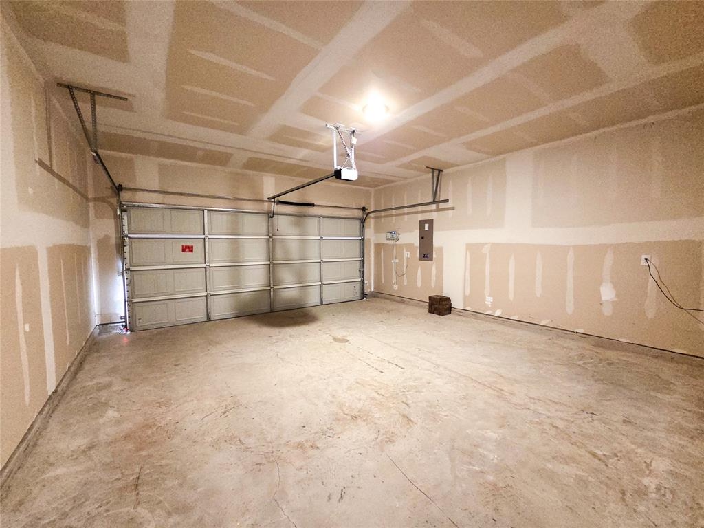 925 Calley Pear Trail Princeton, TX 75407 - Photo 8 of 24 a view of a garage