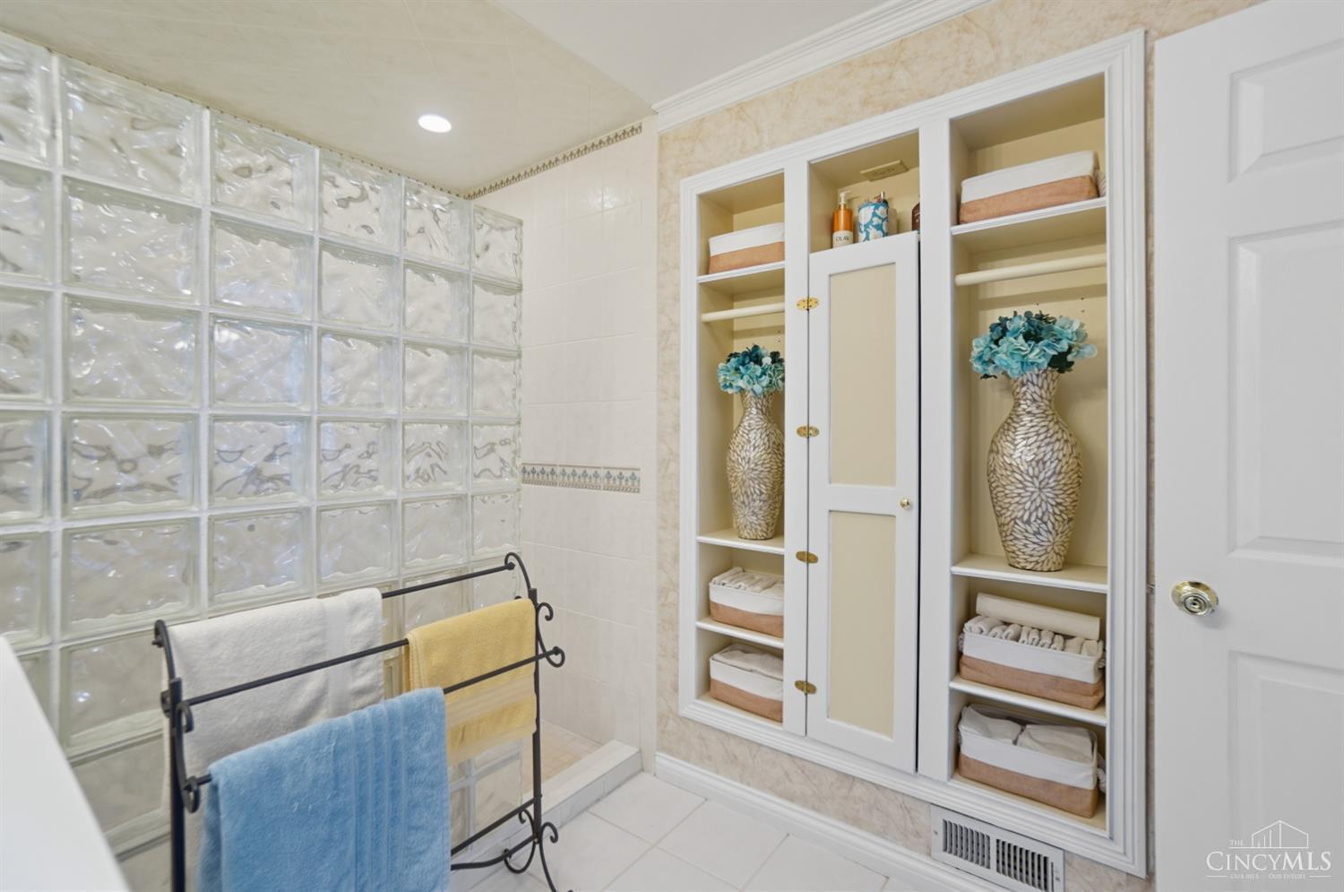 4201 Boomer Road Cincinnati, OH 45247 - Photo 23 of 43 Gallery Image 23