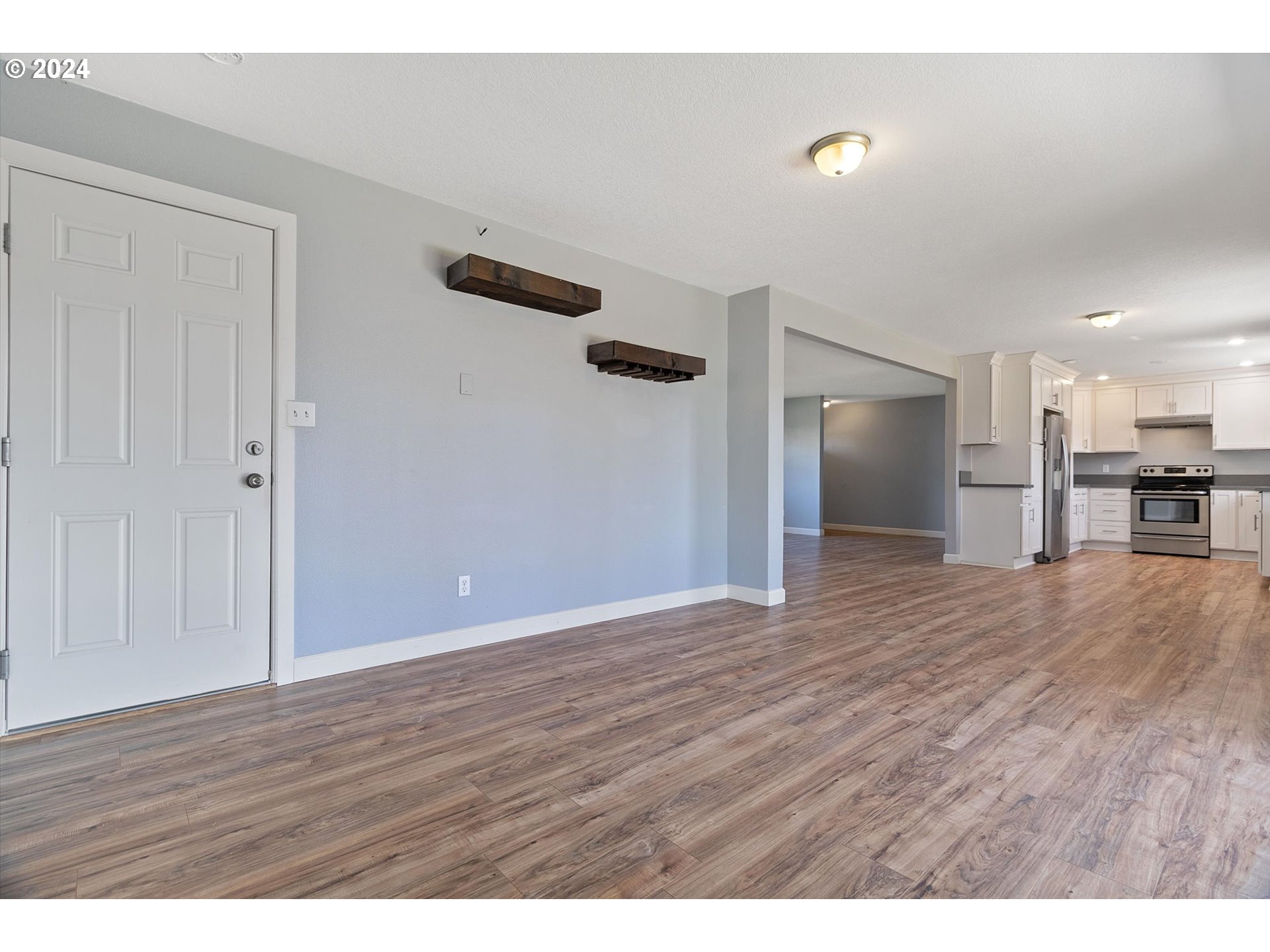8412 Northeast 27th Avenue Vancouver, WA 98665 - Photo 12 of 36 a view of an empty room and wooden floor