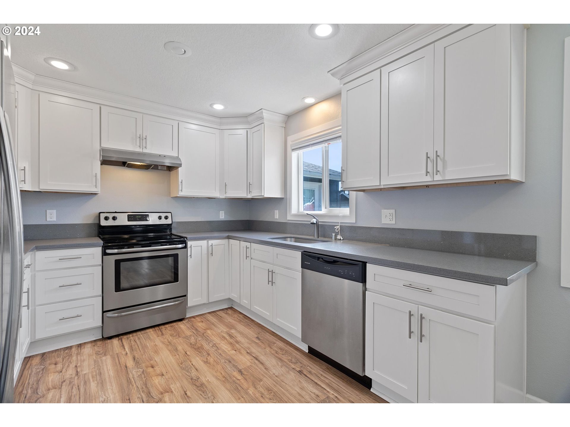 8412 Northeast 27th Avenue Vancouver, WA 98665 - Photo 14 of 36 a kitchen with granite countertop white cabinets and stainless steel appliances