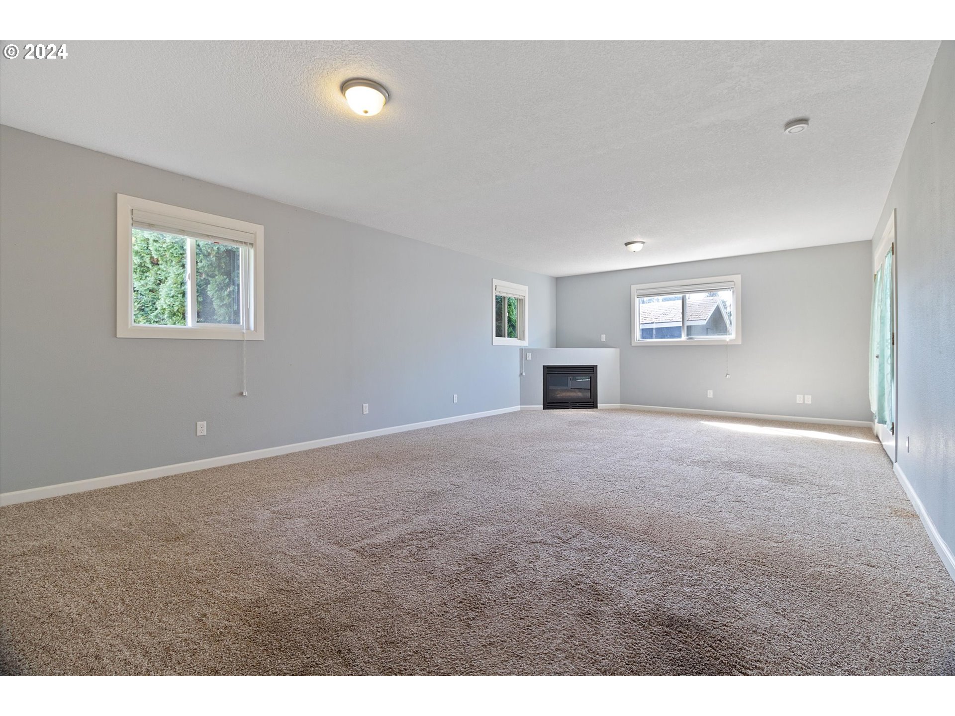 8412 Northeast 27th Avenue Vancouver, WA 98665 - Photo 17 of 36 a view of empty room with window