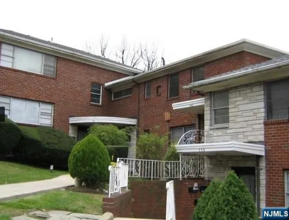 $2,200 | 330 Northwood Way, Unit 10, Palisades Park, NJ 07650