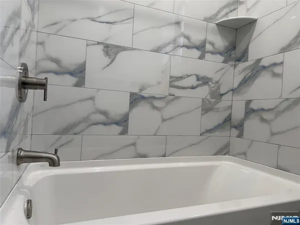 $2,200 | 330 Northwood Way, Unit 10, Palisades Park, NJ 07650