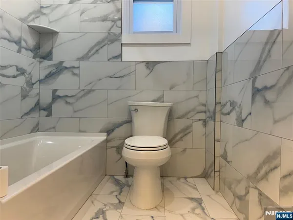 $2,200 | 330 Northwood Way, Unit 10, Palisades Park, NJ 07650