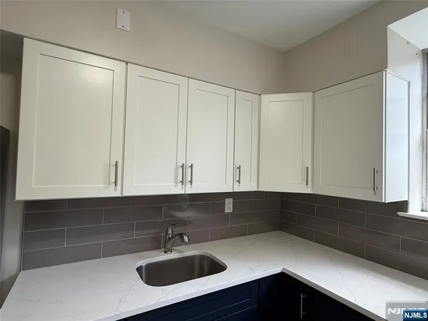 $2,200 | 330 Northwood Way, Unit 10, Palisades Park, NJ 07650