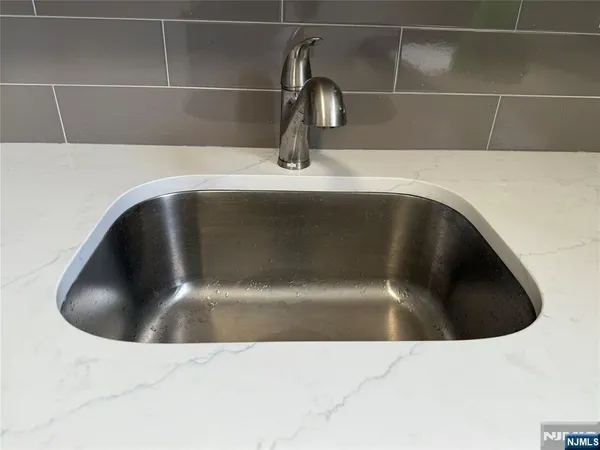 $2,200 | 330 Northwood Way, Unit 10, Palisades Park, NJ 07650