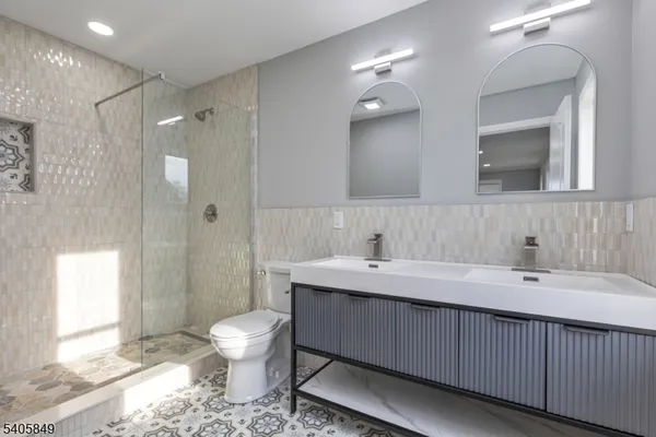 $899,000 | 81 Hutchinson Street, Clark, NJ 07066