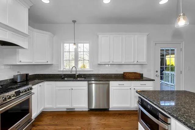 $1,149,000 | 9 Brookfield Lane, Bellingham, MA 02019