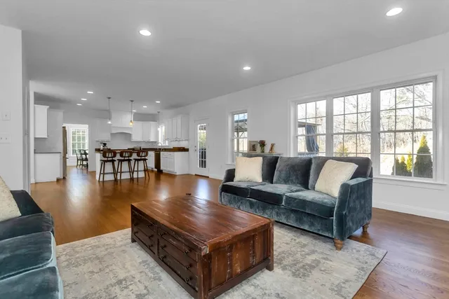 $1,149,000 | 9 Brookfield Lane, Bellingham, MA 02019