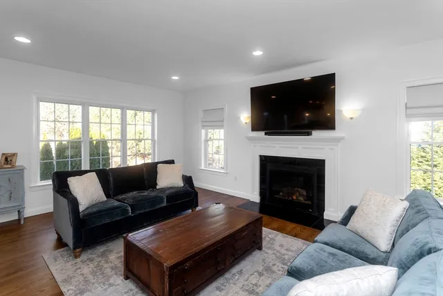 $1,149,000 | 9 Brookfield Lane, Bellingham, MA 02019