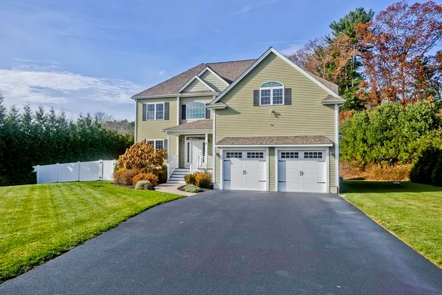$1,149,000 | 9 Brookfield Lane, Bellingham, MA 02019