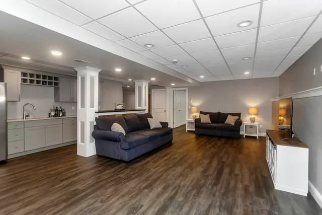 $1,149,000 | 9 Brookfield Lane, Bellingham, MA 02019