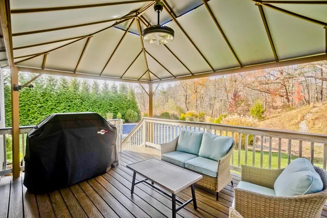$1,149,000 | 9 Brookfield Lane, Bellingham, MA 02019