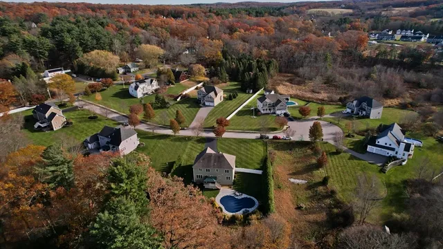 $1,149,000 | 9 Brookfield Lane, Bellingham, MA 02019