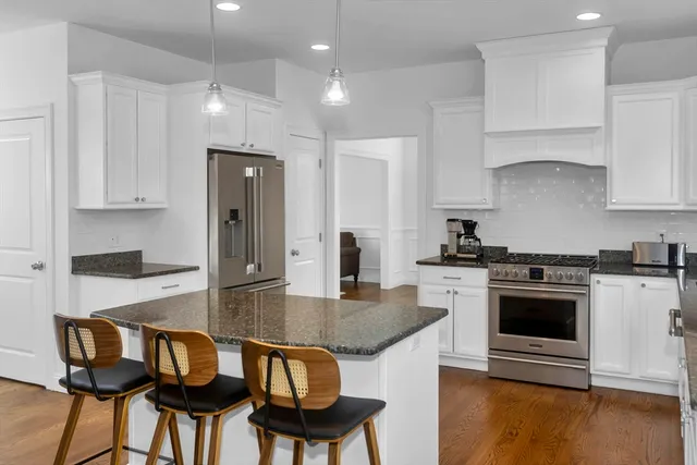 $1,149,000 | 9 Brookfield Lane, Bellingham, MA 02019