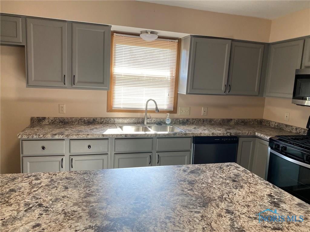 26818 Thompson Road Perrysburg, OH 43551 - Photo 14 of 39 Gallery Image 14