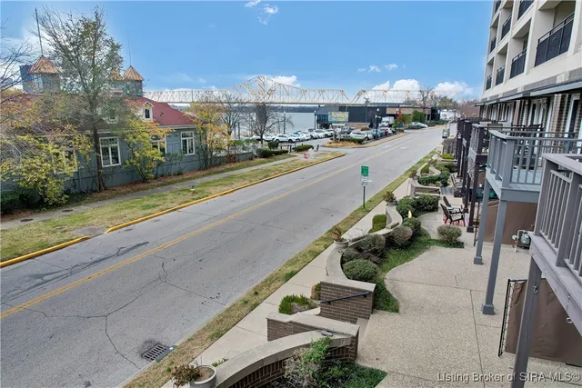 $549,000 | 606 West Riverside Drive, Jeffersonville, IN 47130