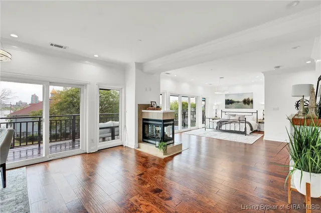 $549,000 | 606 West Riverside Drive, Jeffersonville, IN 47130