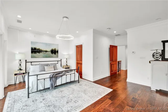 $549,000 | 606 West Riverside Drive, Jeffersonville, IN 47130