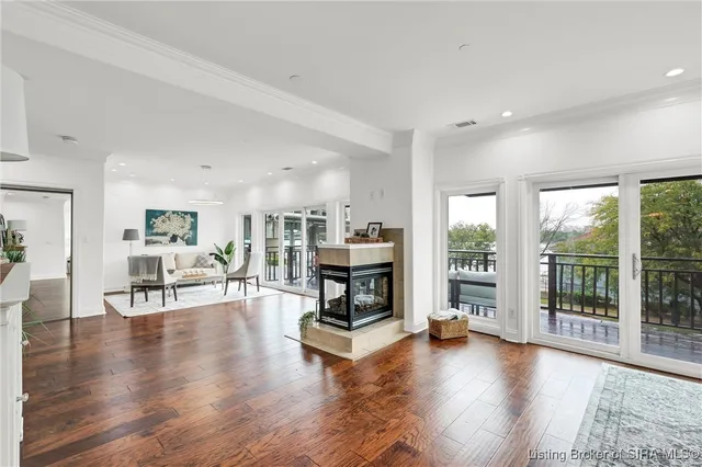 $549,000 | 606 West Riverside Drive, Jeffersonville, IN 47130