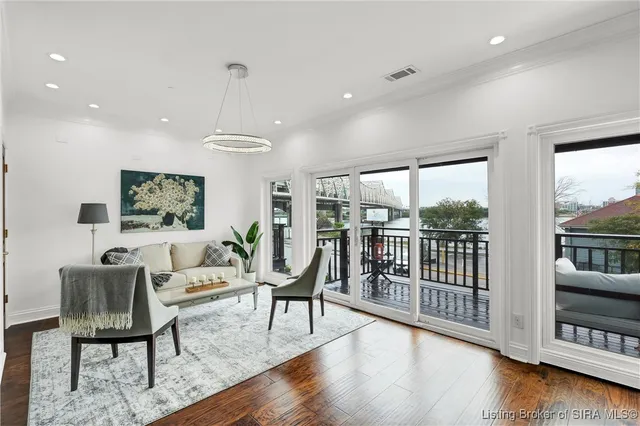 $549,000 | 606 West Riverside Drive, Jeffersonville, IN 47130