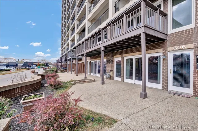 $549,000 | 606 West Riverside Drive, Jeffersonville, IN 47130