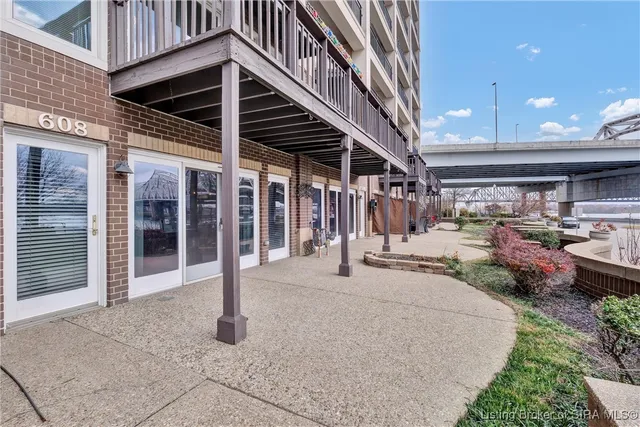 $549,000 | 606 West Riverside Drive, Jeffersonville, IN 47130