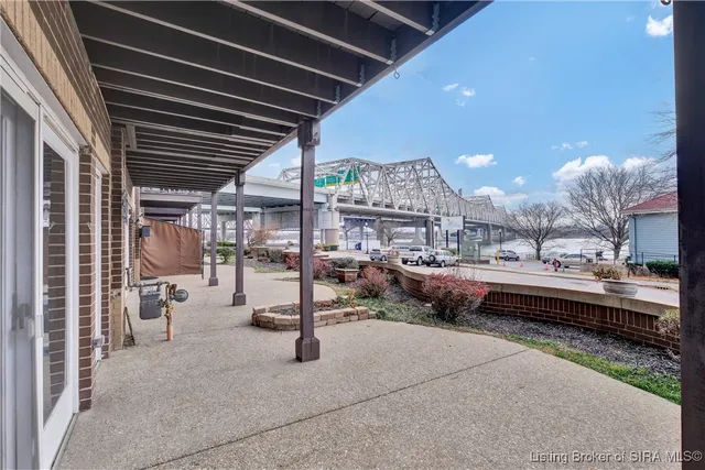 $549,000 | 606 West Riverside Drive, Jeffersonville, IN 47130