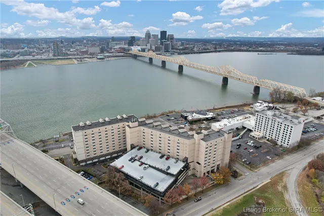 $549,000 | 606 West Riverside Drive, Jeffersonville, IN 47130