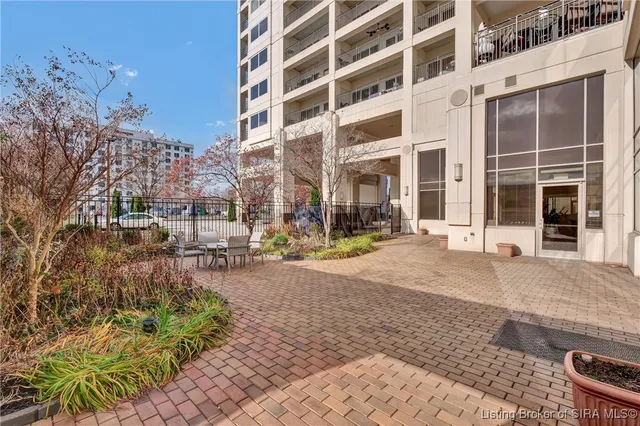 $549,000 | 606 West Riverside Drive, Jeffersonville, IN 47130