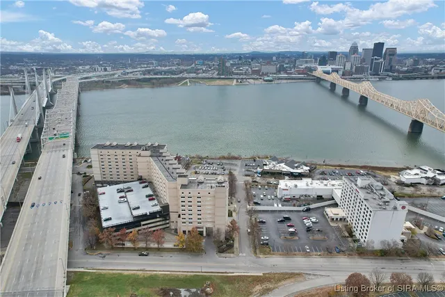 $549,000 | 606 West Riverside Drive, Jeffersonville, IN 47130