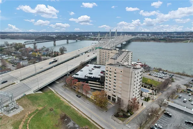 $549,000 | 606 West Riverside Drive, Jeffersonville, IN 47130