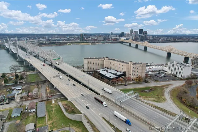 $549,000 | 606 West Riverside Drive, Jeffersonville, IN 47130