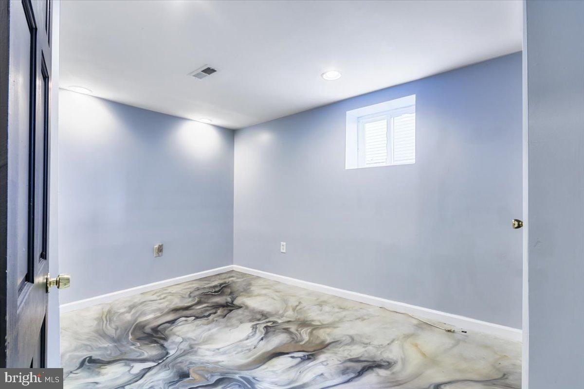 5306 Morello Road Baltimore, MD 21214 - Photo 22 of 37 a view of a big room