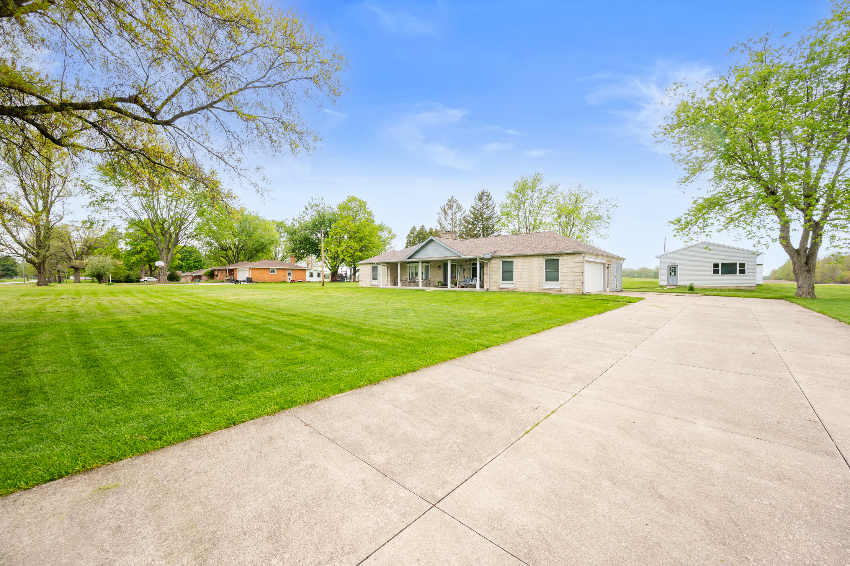 331 Layton Road Anderson, IN 46011 - Photo 2 of 26