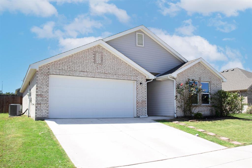 920 Avagail Avenue Springtown, TX 76082 - Photo 3 of 28