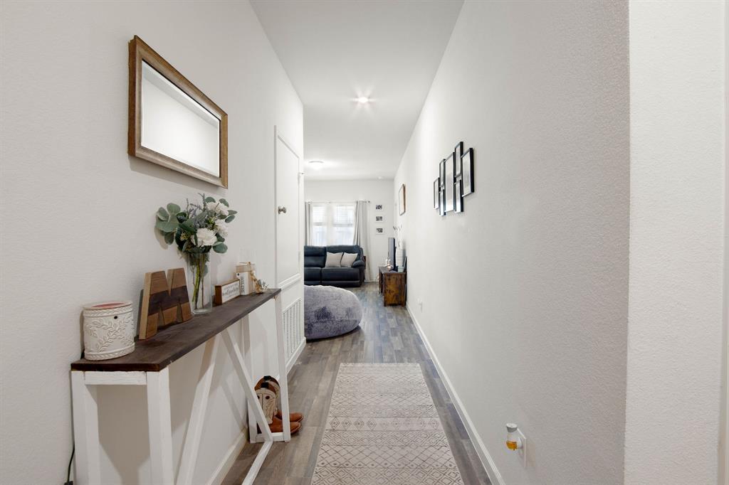 920 Avagail Avenue Springtown, TX 76082 - Photo 4 of 28 Long and Wide Hallway
