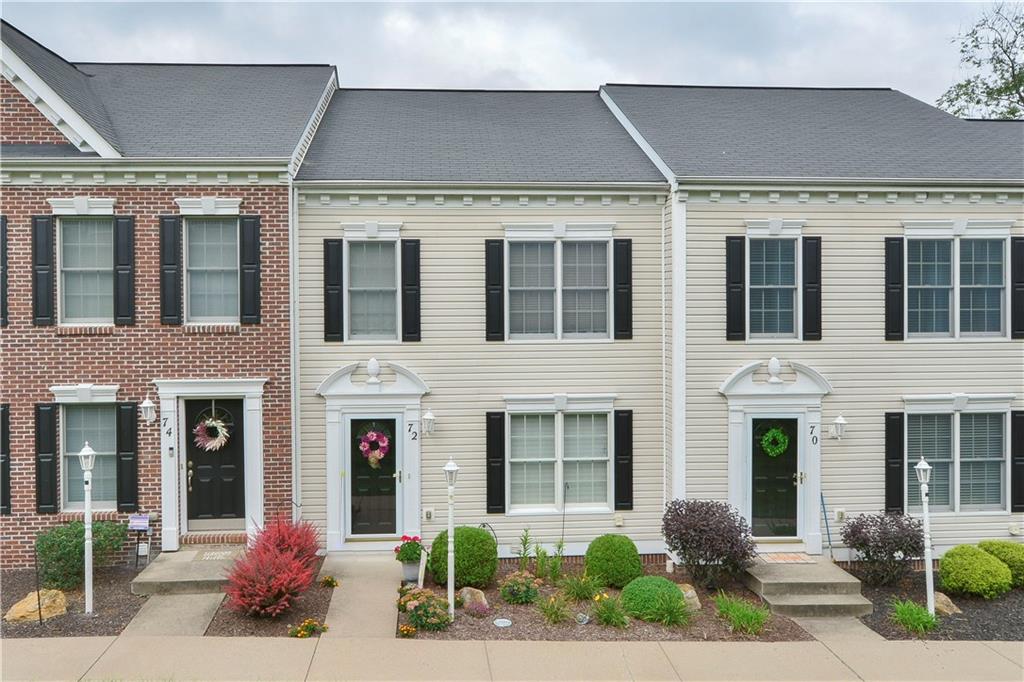 72 Castle View Drive McKees Rocks, PA 15136 - Photo 1 of 25 Front