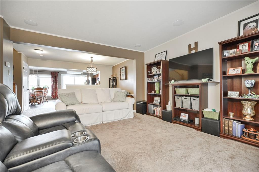 72 Castle View Drive McKees Rocks, PA 15136 - Photo 6 of 25 Living Room
