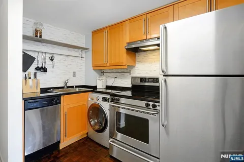 $595,000 | 212 9th Street, Unit 4B, Jersey City, NJ 07302