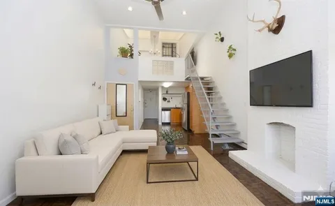 $595,000 | 212 9th Street, Unit 4B, Jersey City, NJ 07302