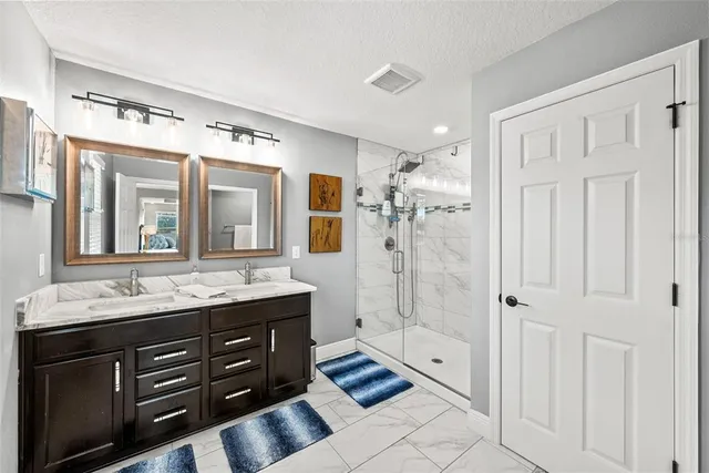 $530,000 | 514 Valri Park Drive, Valrico, FL 33594