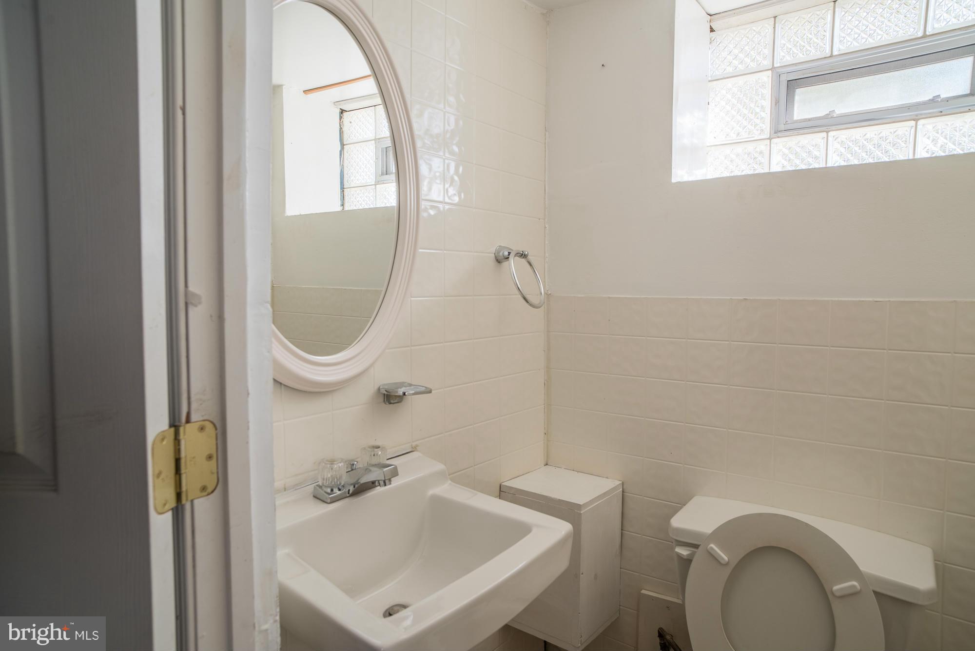 3621 Rosedale Road Baltimore, MD 21215 - Photo 26 of 29 Bath