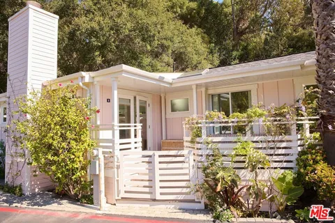 $2,495,000 | 6 Paradise Cove Road, Malibu, CA 90265