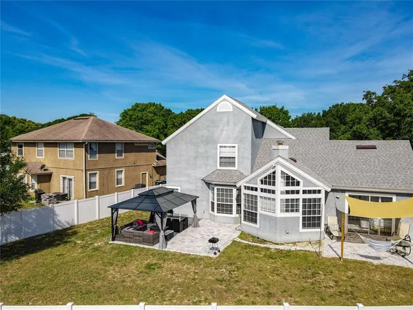 a view of a house with a yard